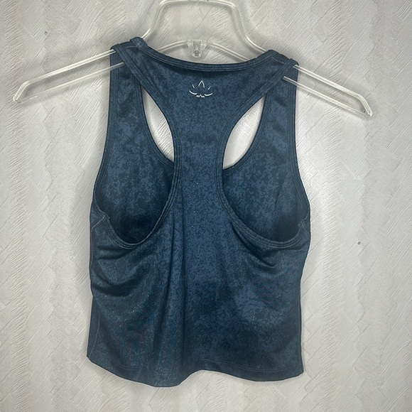 🆕 Beyond Yoga First Class Crop Tank In Distressed Navy Size small - Picture 6 of 7